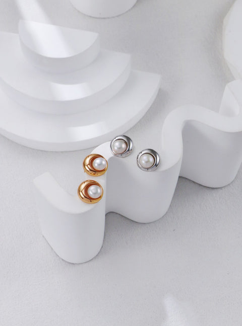 Silver Hover Pearl Stud Earrings